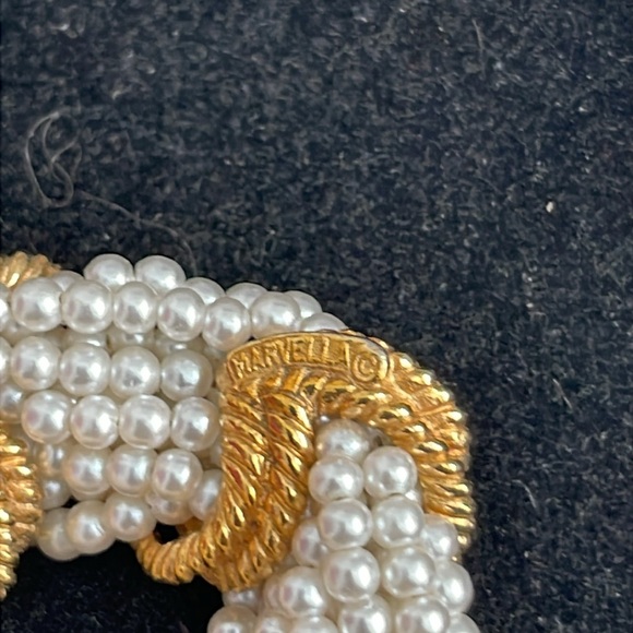 Marvella Vntg Signed Multi Faux Pearls Wreath Brooch. MA - Picture 3 of 4